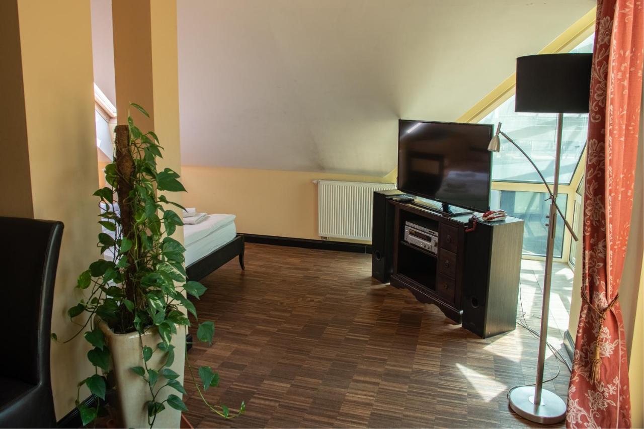 Glass Residence Отвоцк Экстерьер фото