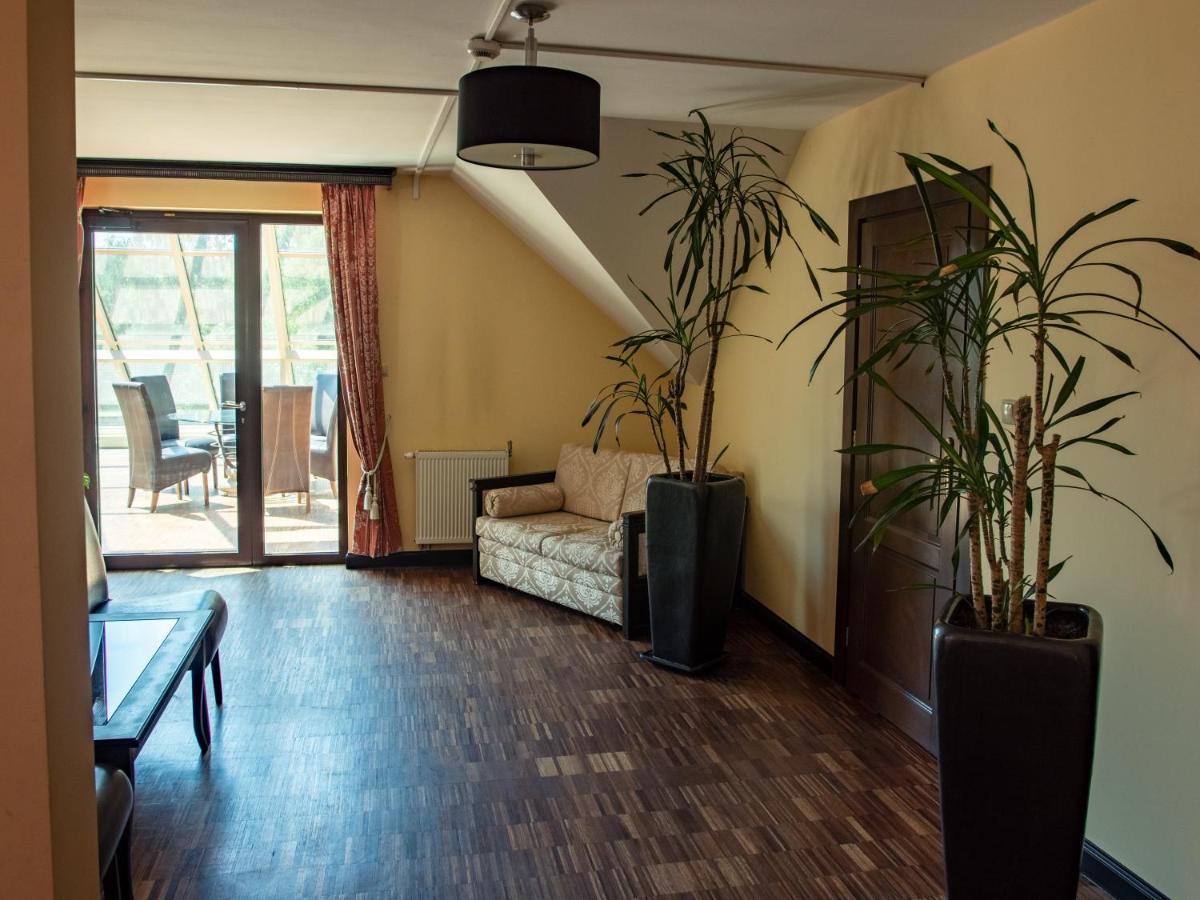 Glass Residence Отвоцк Экстерьер фото